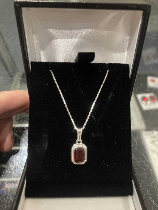 Sterling silver and garnet pendant - Image 4